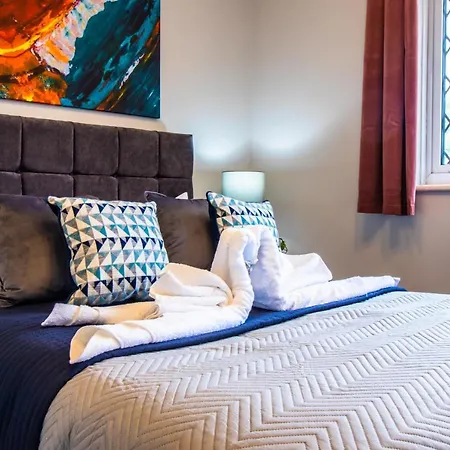 Amazing Modern 3 Bedroom W Parking And Wifi