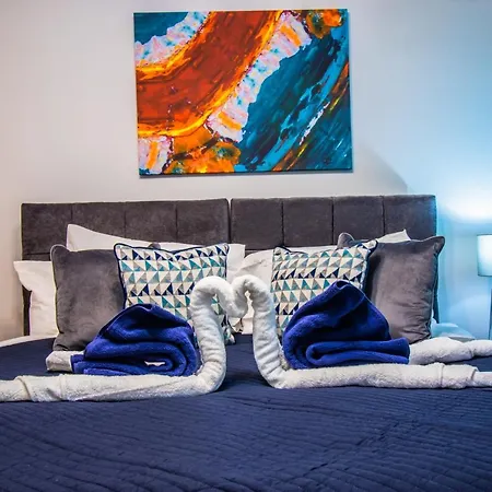 Amazing Modern 3 Bedroom W Parking And Wifi Apartment Bristol