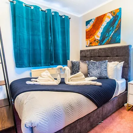 Amazing Modern 3 Bedroom W Parking And Wifi