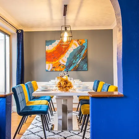Amazing Modern 3 Bedroom W Parking And Wifi Apartment