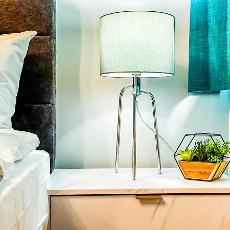 Amazing Modern 3 Bedroom W Parking And Wifi Apartment