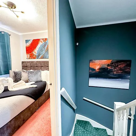 Amazing Modern 3 Bedroom W Parking And Wifi *