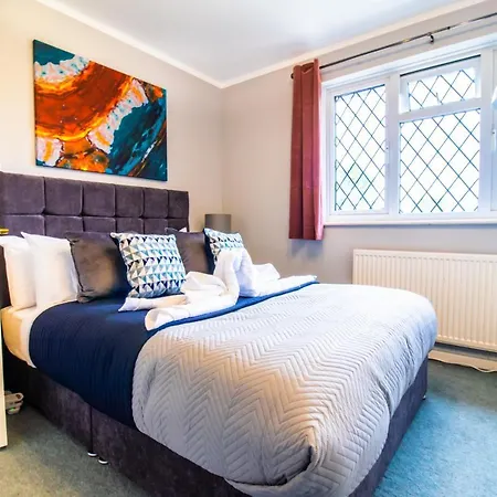Amazing Modern 3 Bedroom W Parking And Wifi